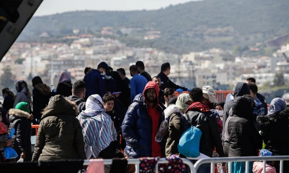Αναχωρούν από την Λέσβο για την ενδοχώρα 99 μετανάστες